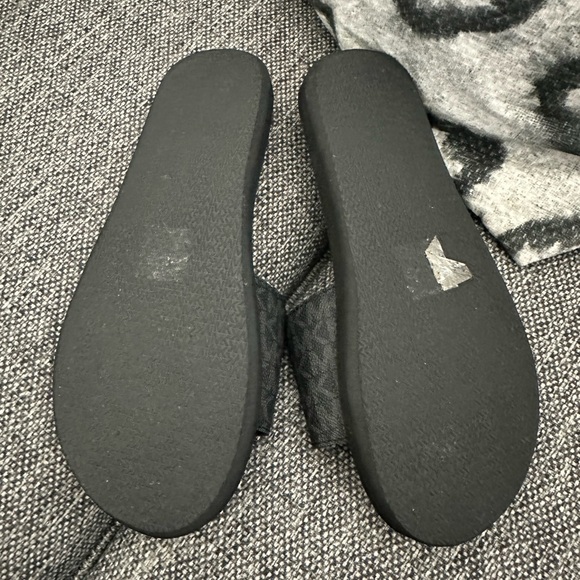 Michael Kors Wade slides size 8 - Picture 4 of 4
